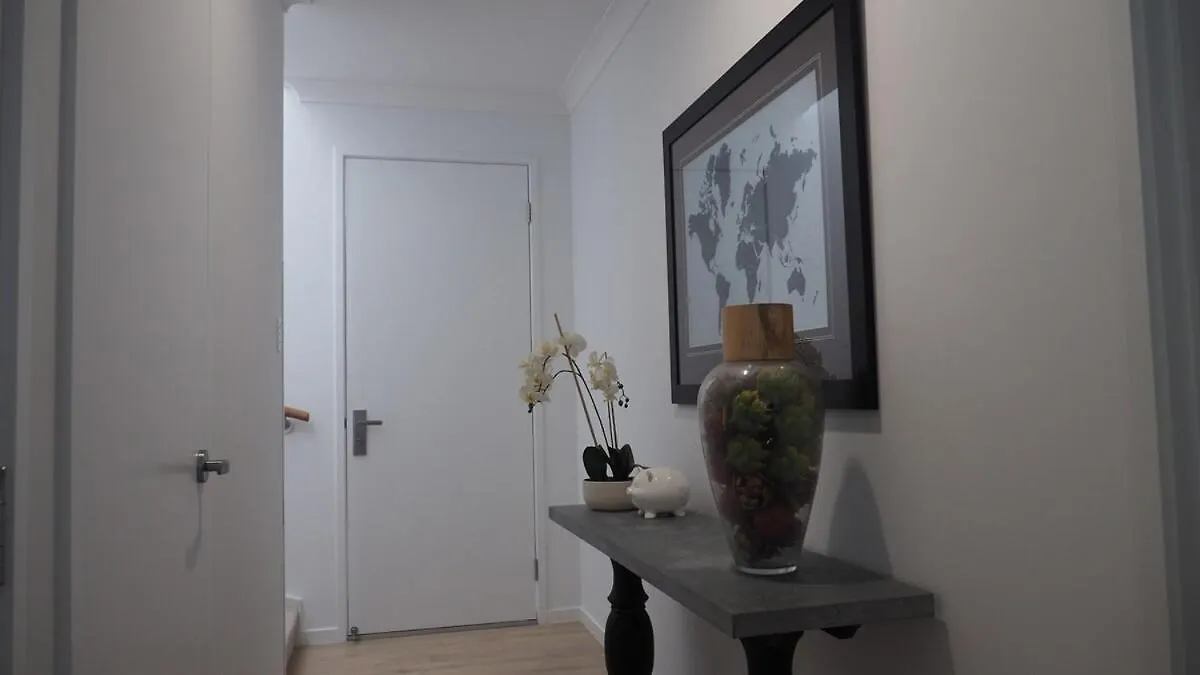 Spacious 4Br Townhouse In Prime Location Gold Coast 0*,  Australia
