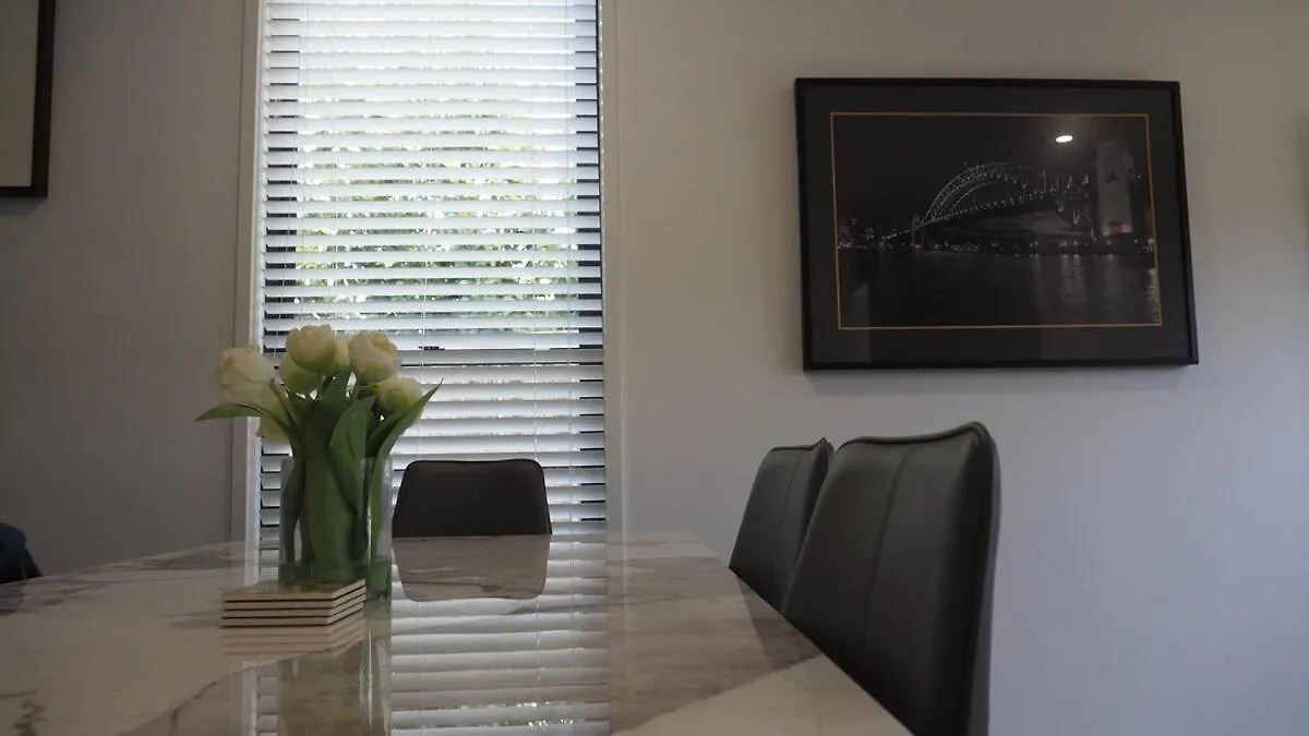 Spacious 4Br Townhouse In Prime Location Gold Coast